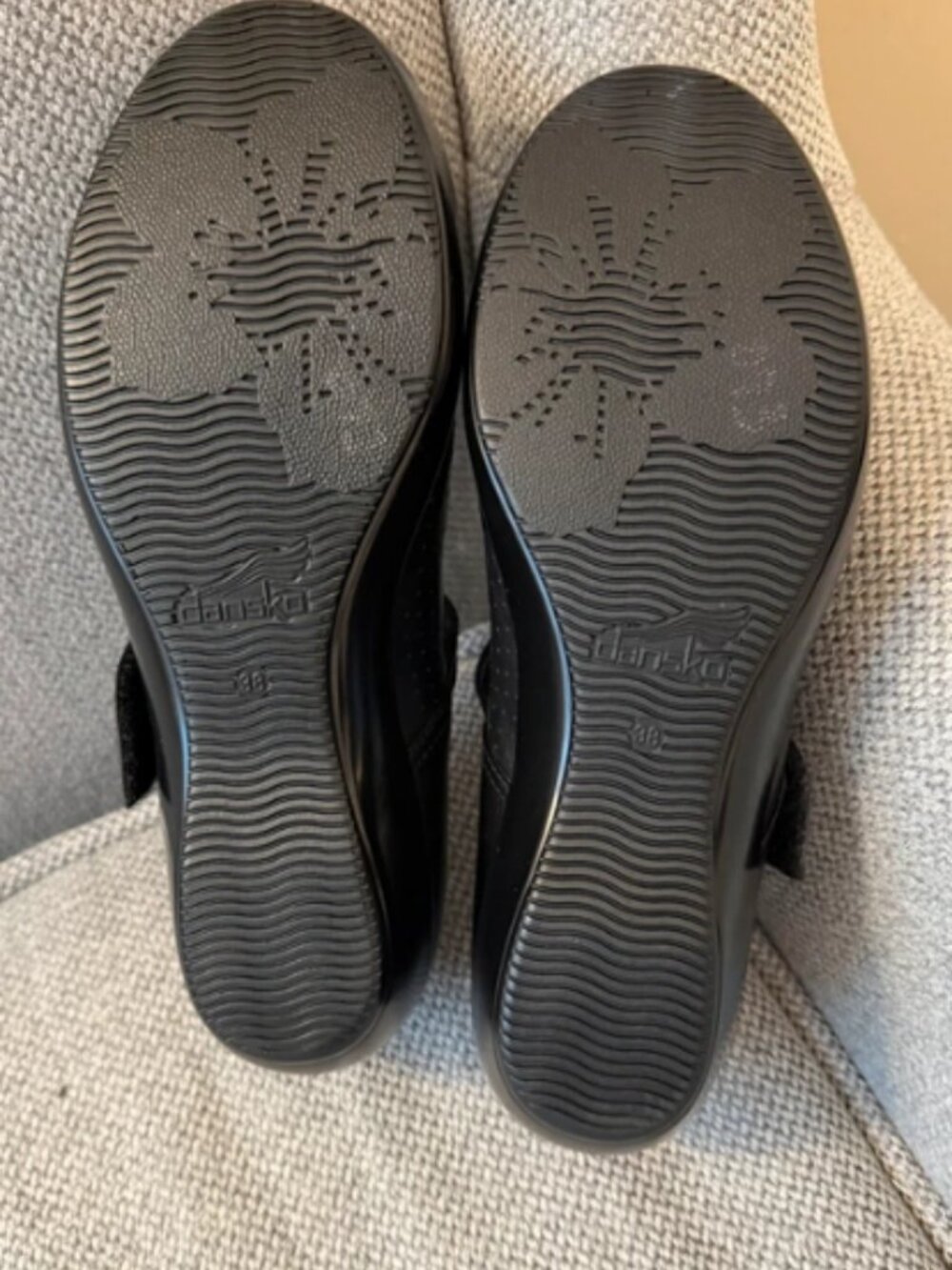 Dansko Deidra Mary Jane flats with perforated details sz 38 - Picture 2 of 5